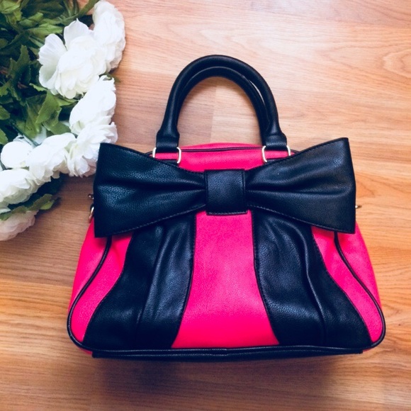 Betsey Johnson Handbags - Beautiful bow Betsey Johnson, hot pink and black